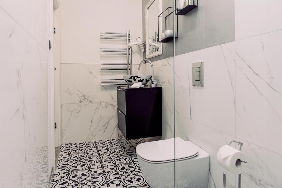 Wenceslas Square / Main Station - New Studio***** Praag Buitenkant foto