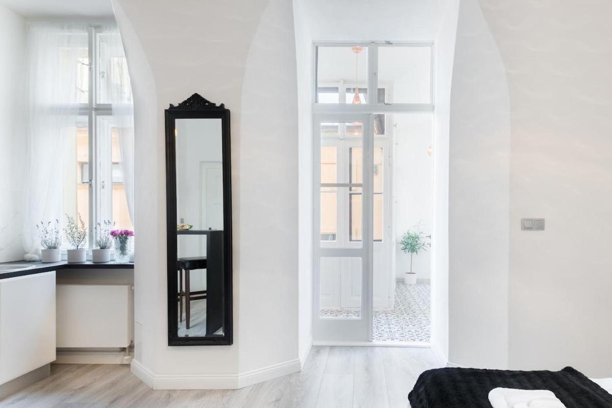 Wenceslas Square / Main Station - New Studio***** Praag Buitenkant foto