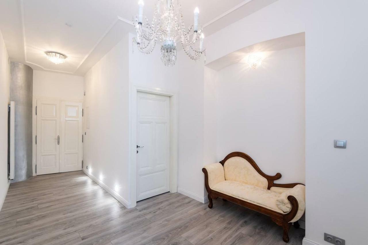 Wenceslas Square / Main Station - New Studio***** Praag Buitenkant foto