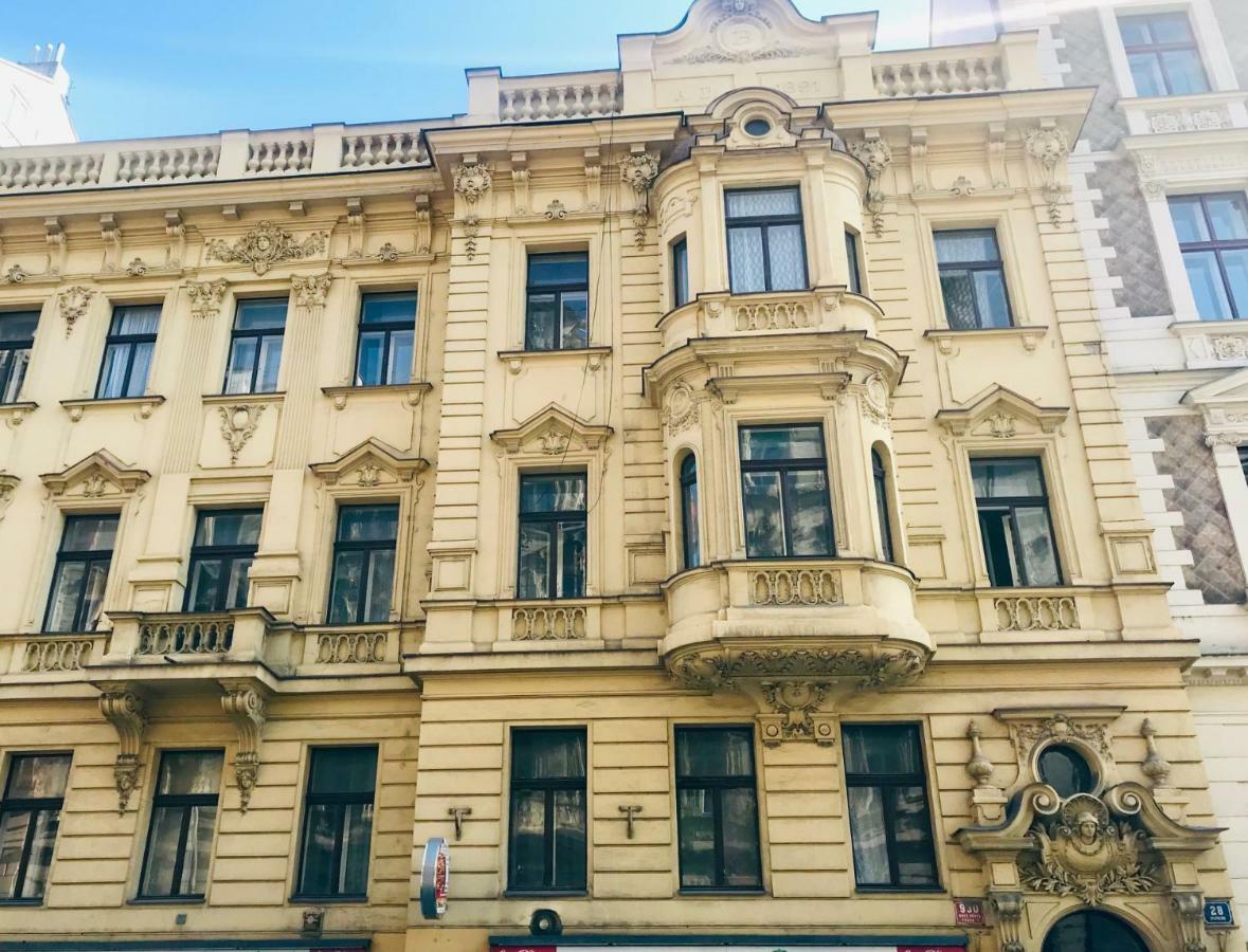 Wenceslas Square / Main Station - New Studio***** Praag Buitenkant foto